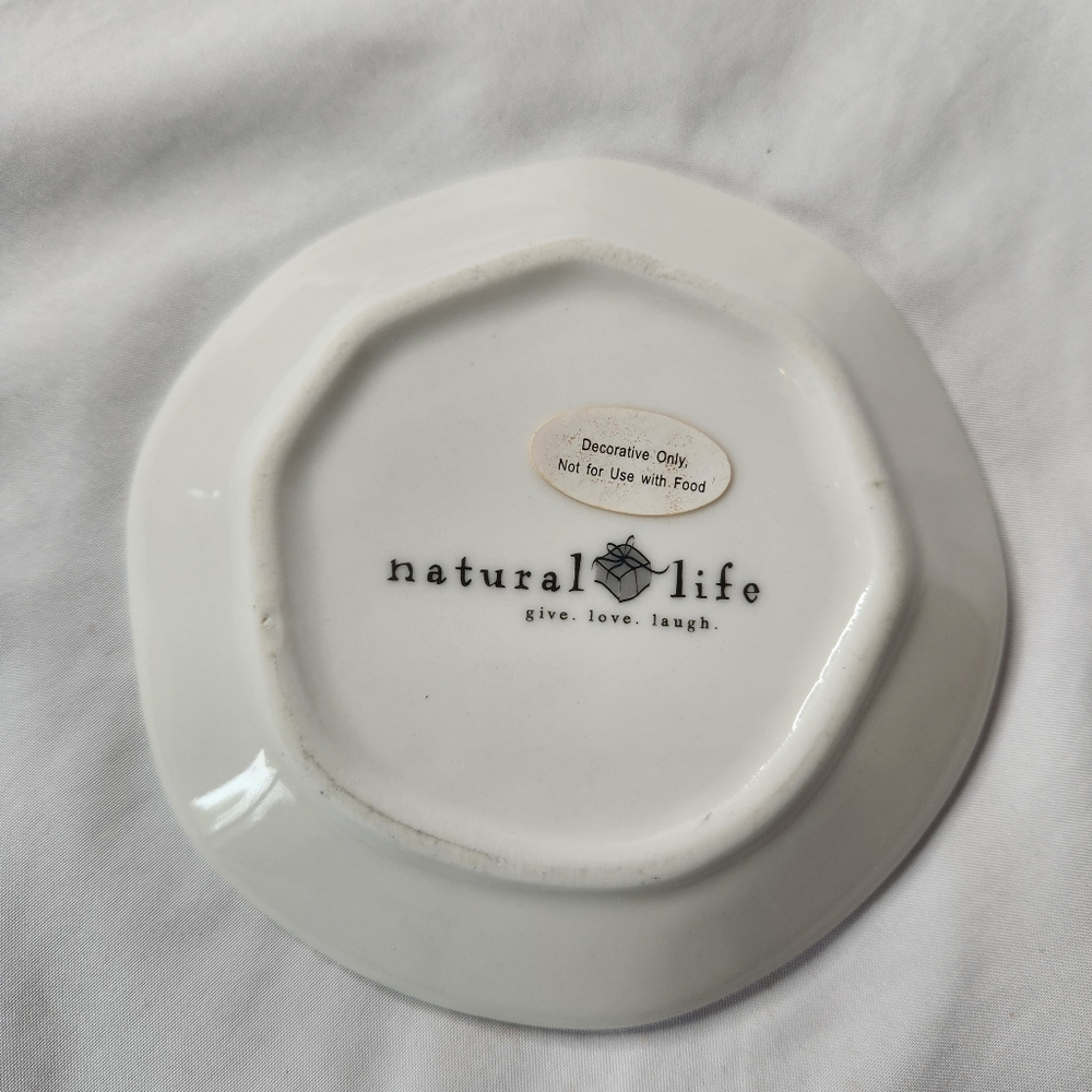 Natural Life White Ceramic Plate with Angel Design Friends - Picture 2 of 3
